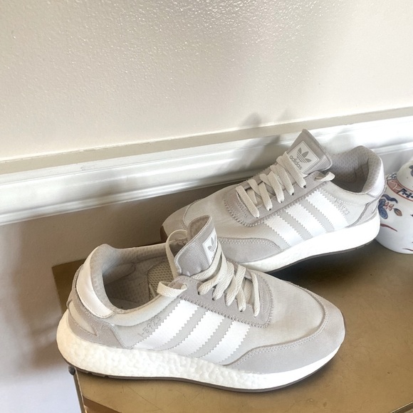 adidas gazelle silver green womens adidas Rivalry Low JI4662